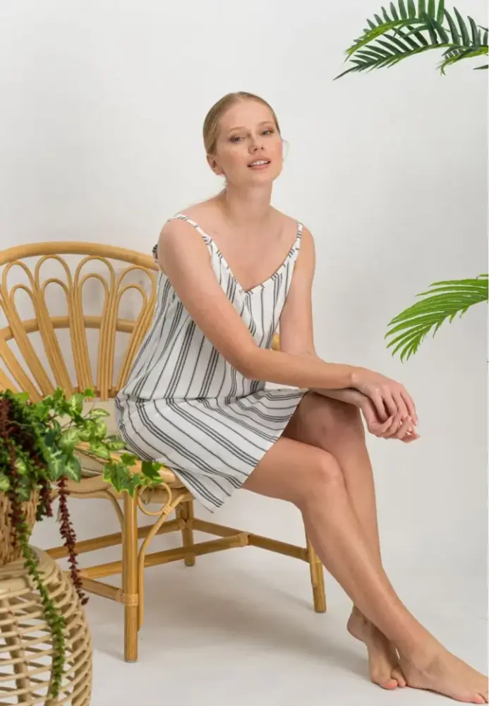 Rochie Scurtă cu Bretele Subțiri și Imprimeu Dungi Alb-Negru ,Engros